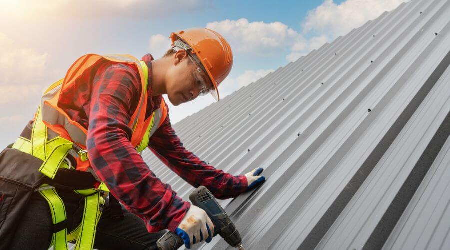 Professional gutter cleaning in La Salle, MI